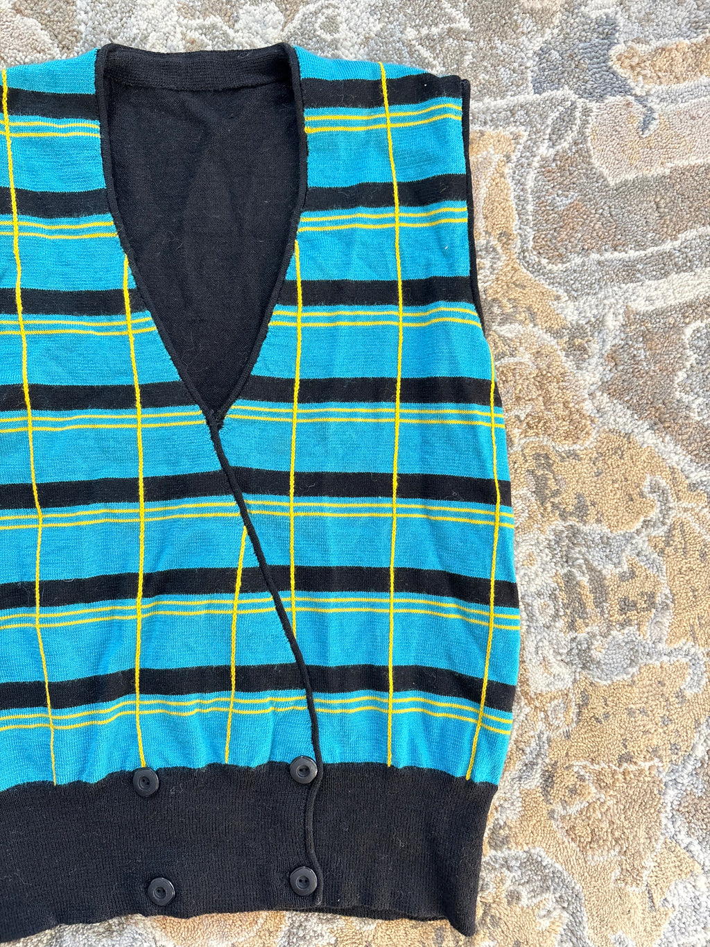 Vest with stripes and buttons