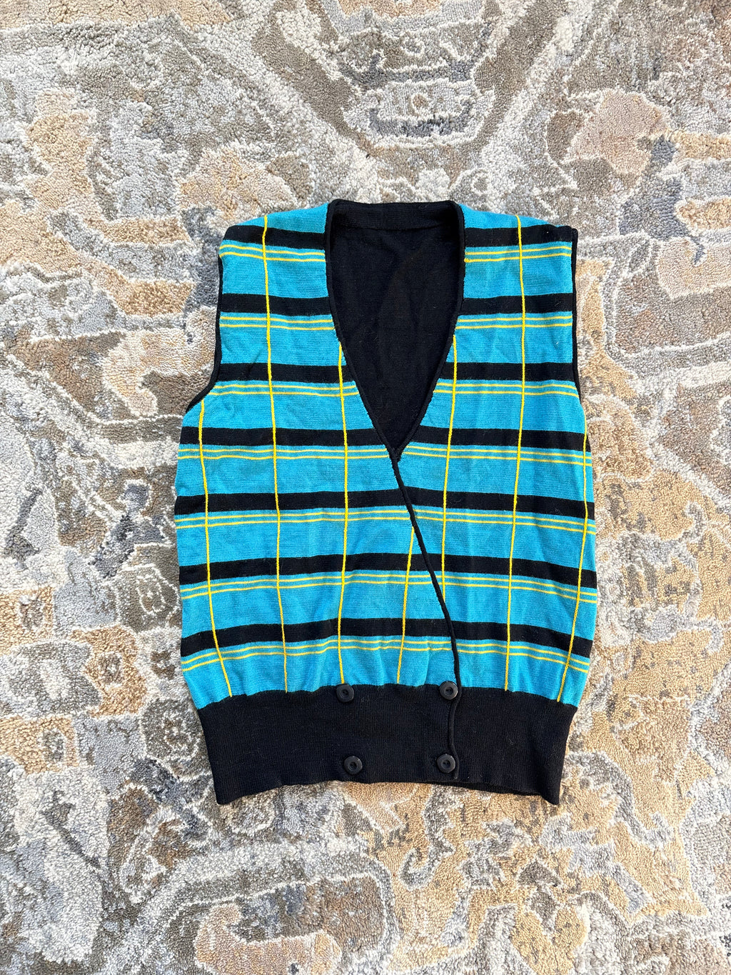 Vest with stripes and buttons