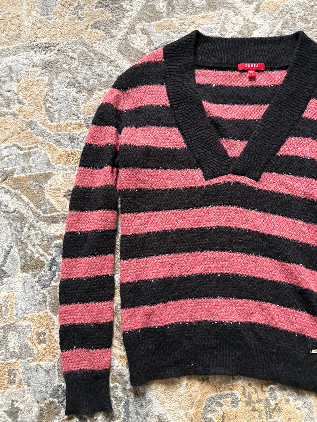 Guess v-neck